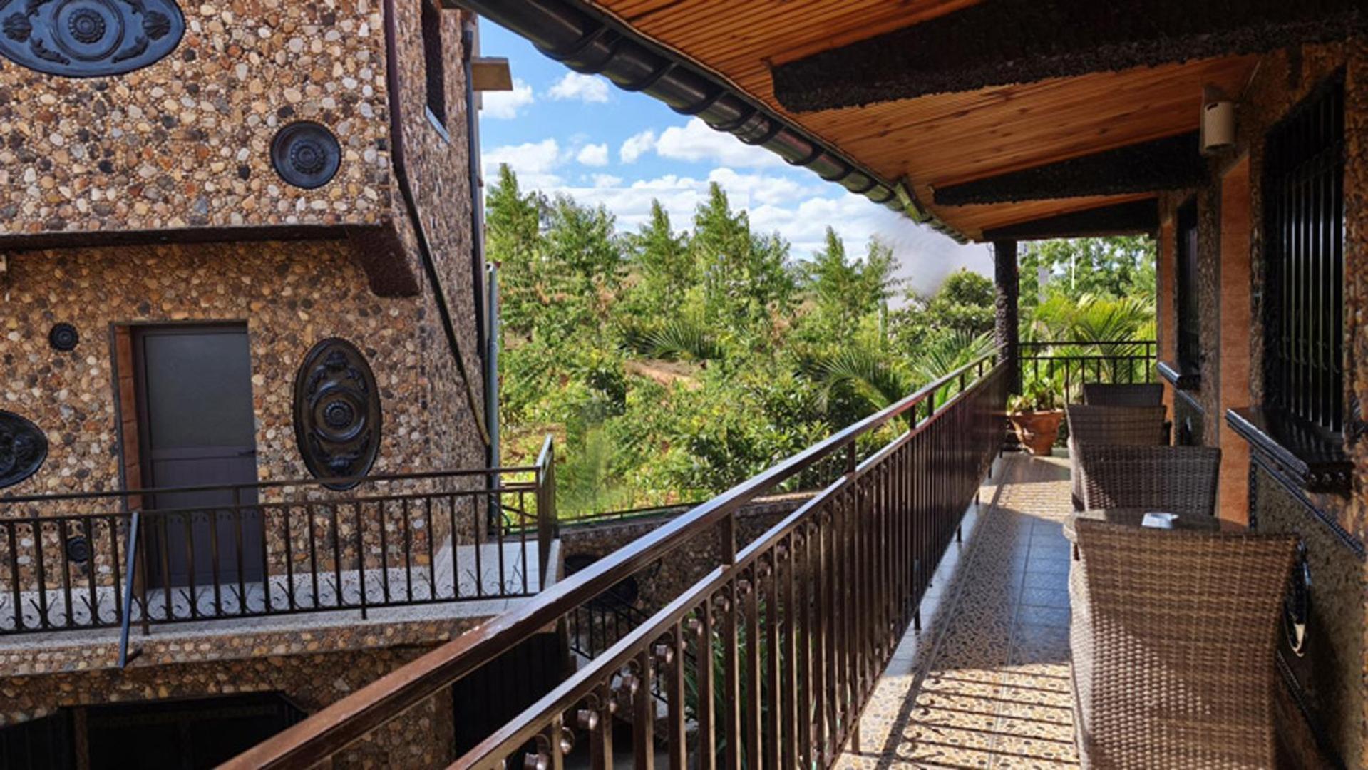 Hotel Restaurant Le Miamiam Glouglou Ambositra Экстерьер фото