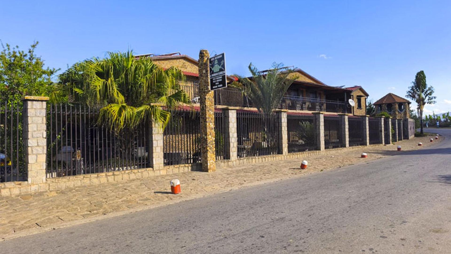 Hotel Restaurant Le Miamiam Glouglou Ambositra Экстерьер фото