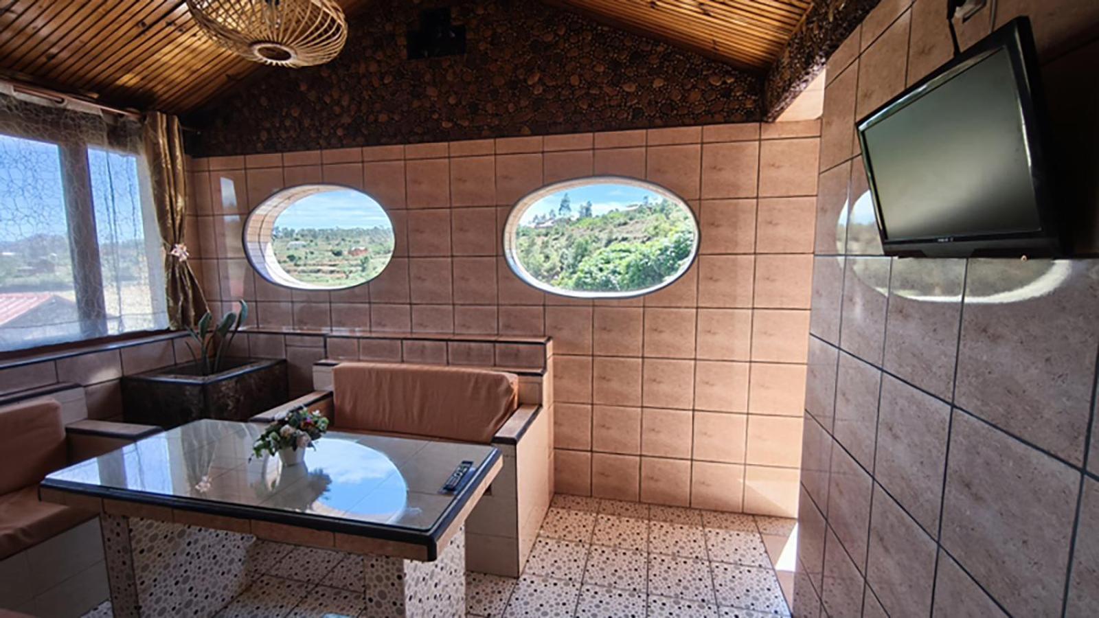 Hotel Restaurant Le Miamiam Glouglou Ambositra Экстерьер фото